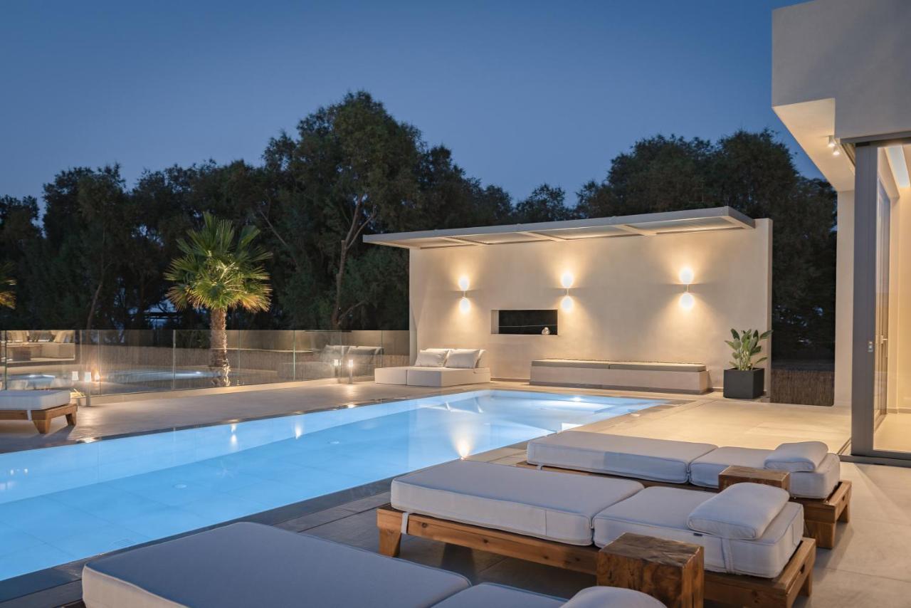 Artemis Seafront Villa, An Evanescence Sea Retreat, By Thinkvilla Tavronitis  Bagian luar foto